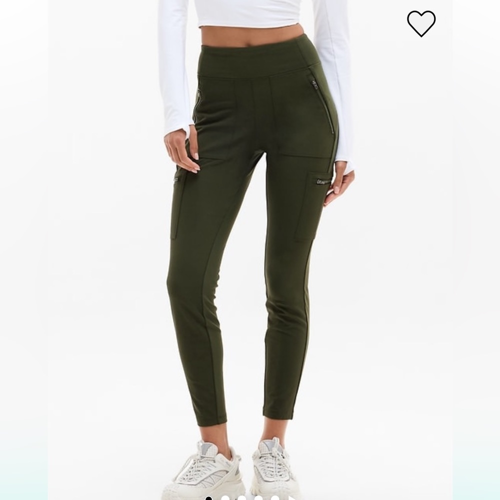 Athleta Headlands Hybrid High Rise Cargo Legging